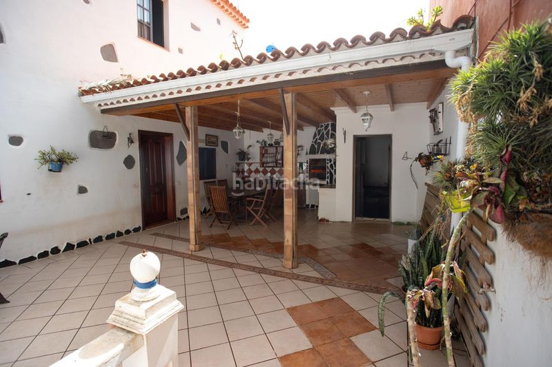 Foto 6ce37a81-08e7-4957-bf73-1d5aecde953e. Casa aparellada amb aparcament a Sauzal (El)