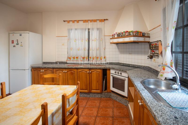Foto bf137517-df94-4095-888a-096c99d0503b. Casa aparellada amb aparcament a Sauzal (El)
