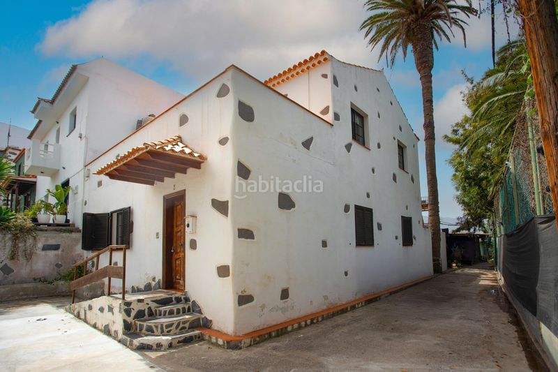 Foto da8d36d2-a030-4902-98d1-3705667c4a19. Casa aparellada amb aparcament a Sauzal (El)