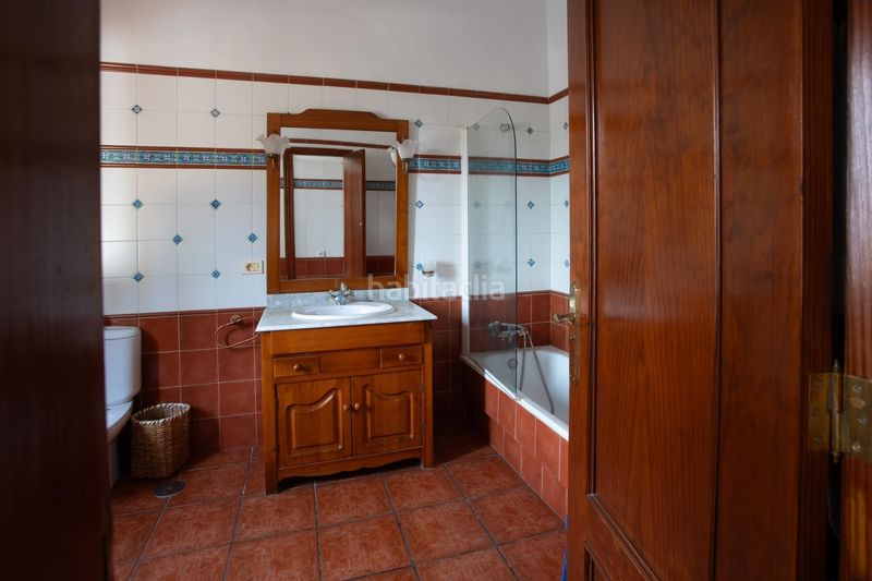 Foto e0249384-ef71-4161-bc8f-5df7318c21b5. Casa aparellada amb aparcament a Sauzal (El)