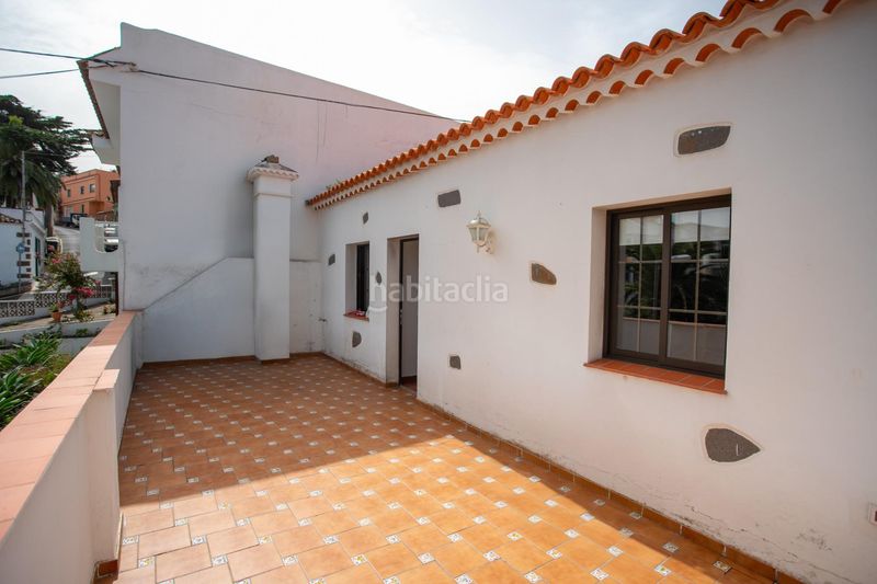 Foto fdb852b7-ea7f-4462-8970-970af846dd5a. Casa aparellada amb aparcament a Sauzal (El)