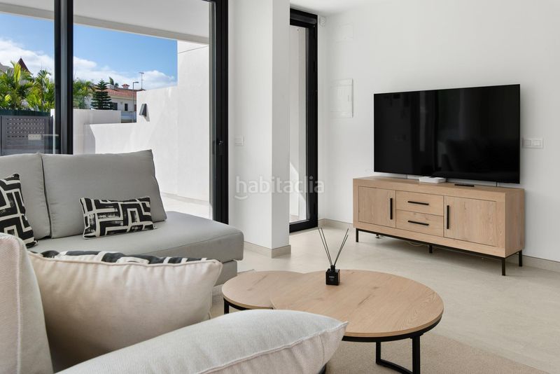 Foto 44d05bd7-362b-4f6c-bdc4-8155e9b8e62f. Casa aparellada amb aparcament piscina a La Quinta Santa Úrsula