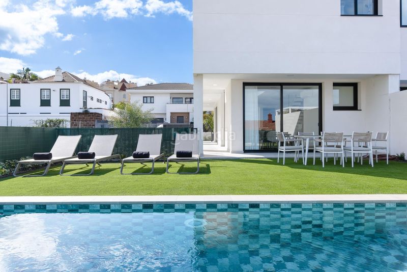 Foto 773e6794-a3e9-4d8f-a9b7-c9d056f82f68. Casa aparellada amb aparcament piscina a La Quinta Santa Úrsula