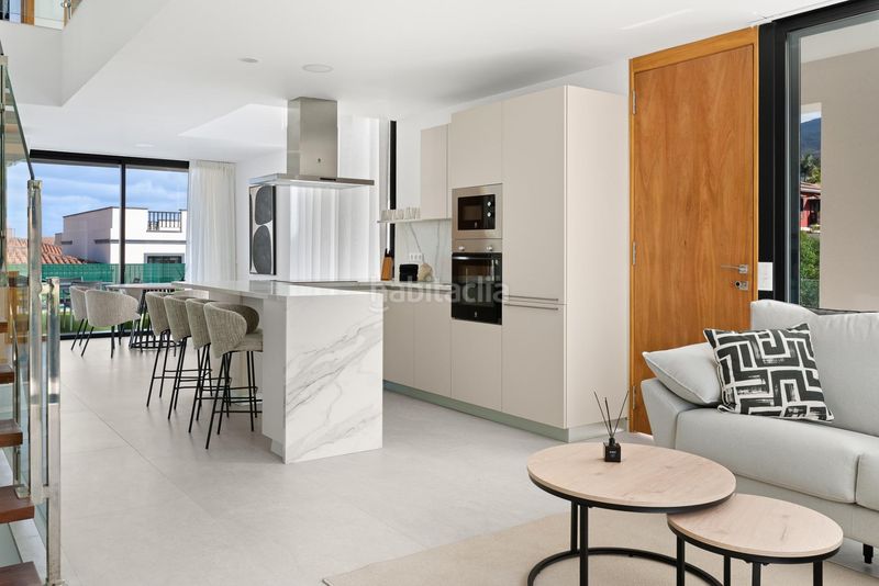 Foto 7e3d6051-2409-4a77-93fe-43ab3a6bd613. Casa aparellada amb aparcament piscina a La Quinta Santa Úrsula