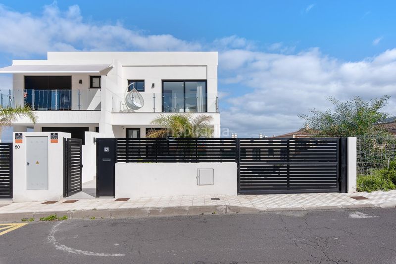 Foto 975e7d5c-f1b9-4c4b-be6d-cc2b4d51d54f. Casa aparellada amb aparcament piscina a La Quinta Santa Úrsula