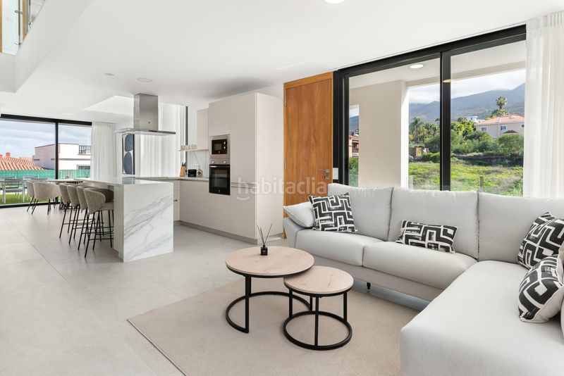 Foto 9873a4ea-17c1-4bc6-bc45-f2cbacc8a743. Casa aparellada amb aparcament piscina a La Quinta Santa Úrsula