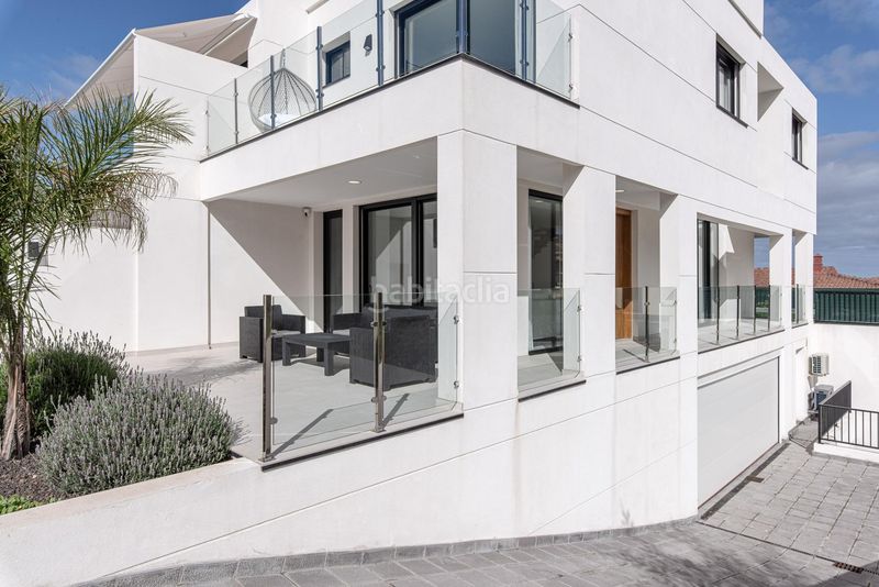 Foto c9a869b7-b648-4ab8-b465-f7fe1d78a66c. Casa aparellada amb aparcament piscina a La Quinta Santa Úrsula