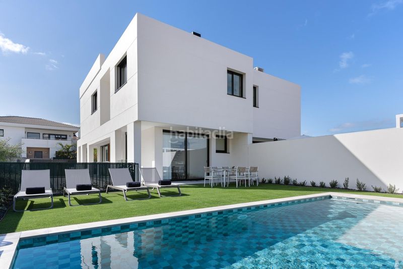 Foto edd367f4-e43b-4a61-891d-c58a94842195. Casa aparellada amb aparcament piscina a La Quinta Santa Úrsula