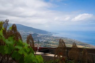 Fondo rustico in Las Cuevas - Los Gómez. Finca rústica con preciosas vistas al mar y al teide, acciones d