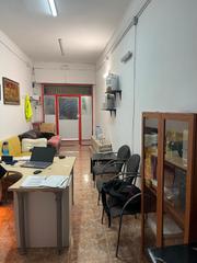 Local commercial à Avinguda de les corts catalanes 15. Local en venta con inquilino