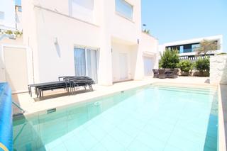 Lloguer Xalet  Avinguda l'oliveró 66. Se alquila villa de lujo con piscina climatizada y vistas al mar