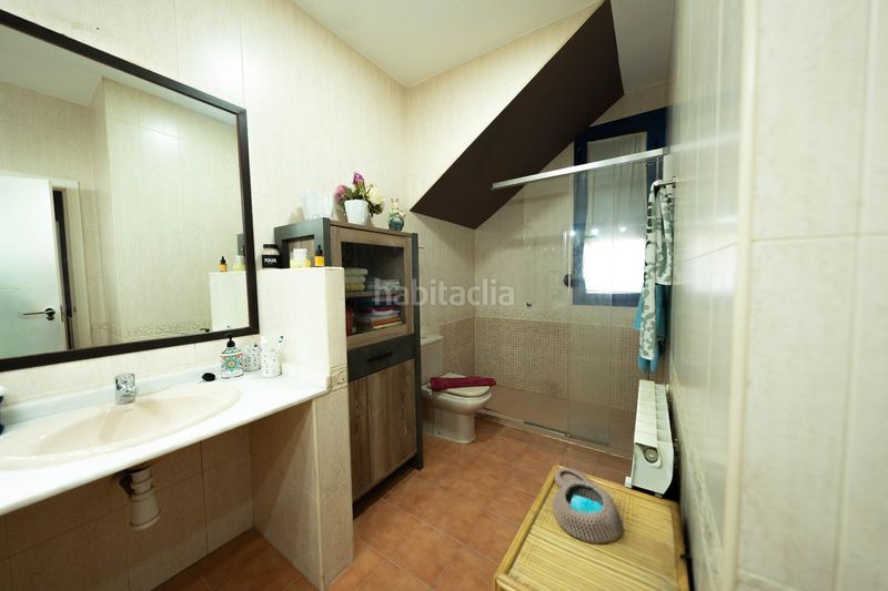 Foto 672beeef-fdb4-4615-bb73-0a25274b4a79. Xalet amb calefacció aparcament piscina a Peñagrande Madrid