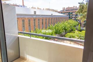 Pis  Hernan cortes. Piso 2 hab. con balcón, parking y trastero.