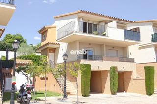 Casa adosada  Estacio. Adosado con vistas al mar y al castillo en residencial estibaliz