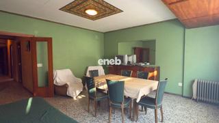 Appartement  Hernan cortes. Amplio piso de 4 habitaciones con balcón y trastero en calle her