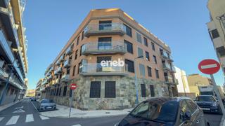 Pis  Garbi. Piso de 96 m con 2 habitaciones, 2 baños y balcón en segunda pla