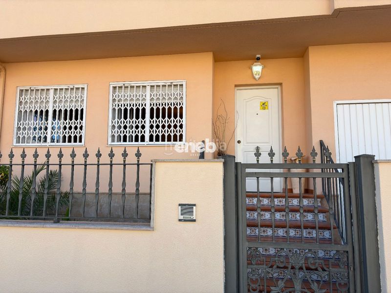 Foto ed1ebc3d-5795-4e7b-93e8-bb26071f9d59. Casa adossada amb calefacció aparcament a Papa Luna - Platja del Gurugú Benicarló