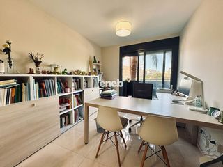 Flat  Dels agermanaments. Piso en plaza constitución con terraza y excelente ubicación en