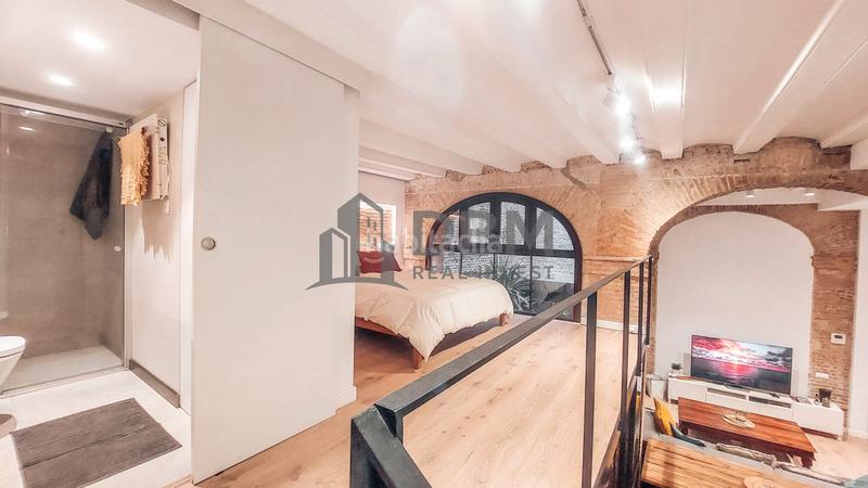 Foto f94bc896-a856-41fe-9405-89b30a046b64. Rent office space with heating in Gòtic Barcelona