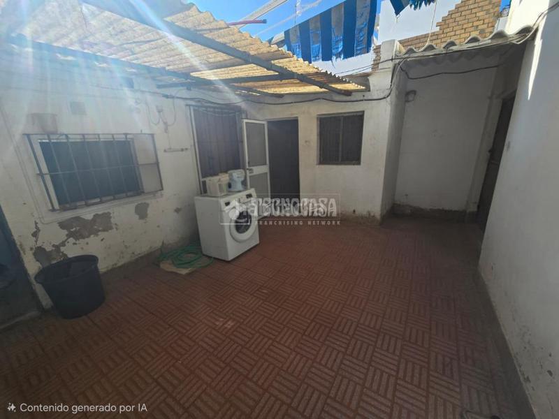 Foto 90e24986-ce93-4baf-ba8f-1dce9d02aedc. Casa aparellada a Morón de la Frontera