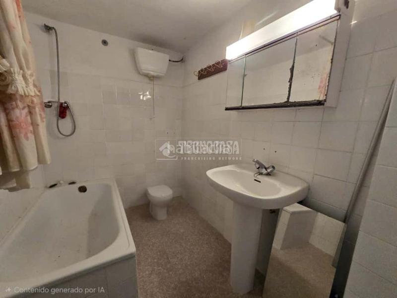 Foto 61fb121e-c640-4fac-b368-a5b521c86eb0. Casa aparellada a Morón de la Frontera