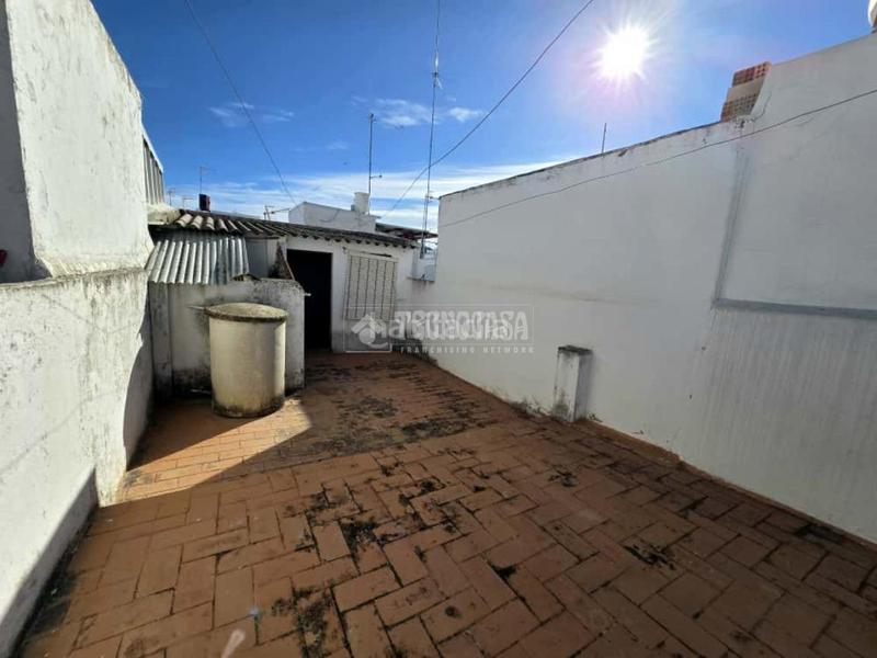 Foto 86cf417a-afbf-44b3-aa97-a61bd8d34b66. Casa aparellada a Morón de la Frontera