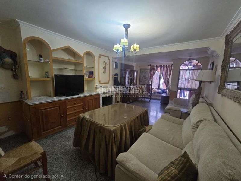 Foto f66a5b35-1797-4991-81c3-58c9271f6402. Casa aparellada a Morón de la Frontera