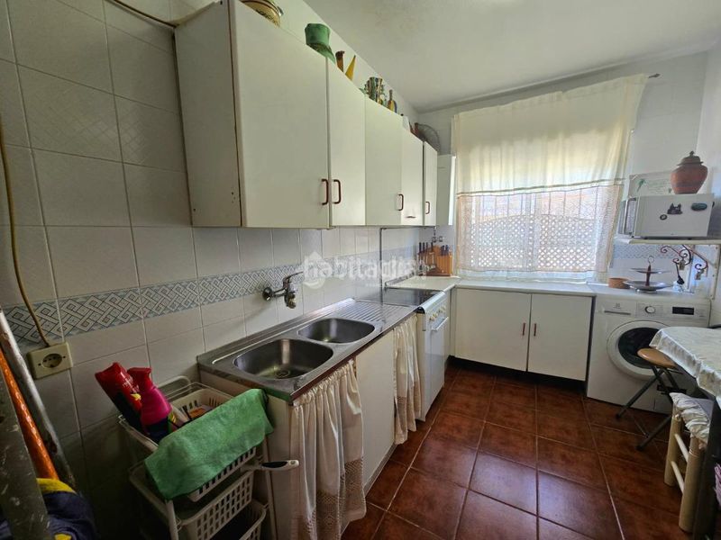 Foto 11749af0-87e9-4115-b2f0-c93c69758d03. Casa aparellada amb aparcament a Morón de la Frontera