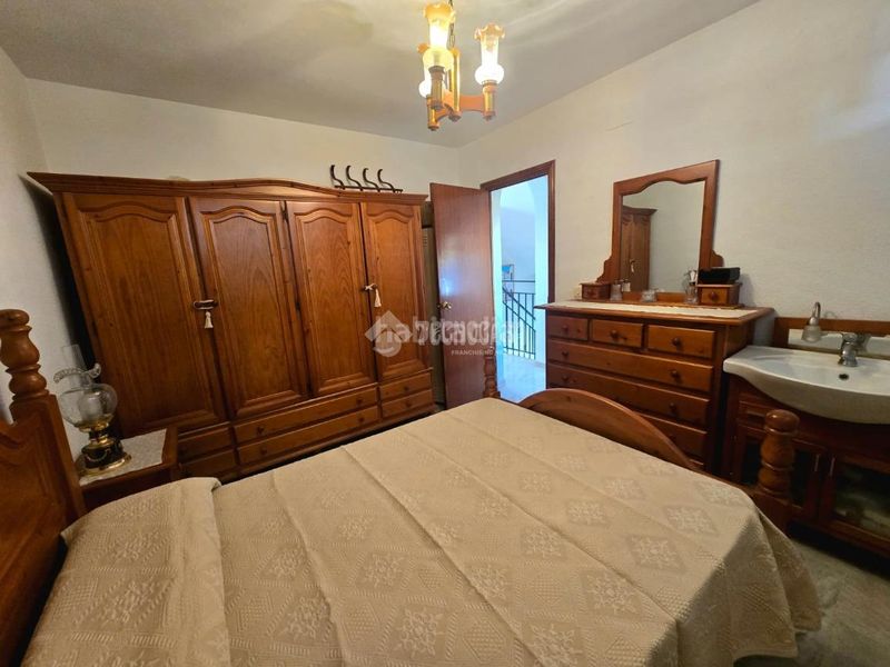 Foto 5c6ef4c0-570d-4d36-b4b2-0ab7ee9e3e58. Casa aparellada amb aparcament a Morón de la Frontera