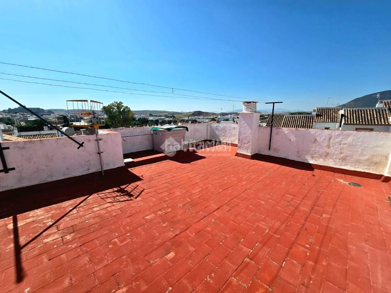 Foto b51c8461-1f15-4b78-aef5-b8a07c6c8958. Casa aparellada amb aparcament a Morón de la Frontera