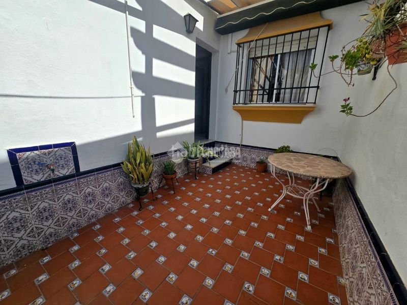 Foto de0b10f9-fa9d-40cc-be81-937957479645. Casa aparellada amb aparcament a Morón de la Frontera