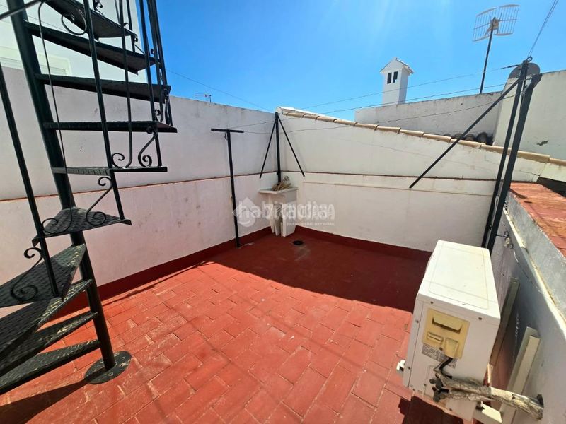 Foto f81ce3b1-d913-469b-8251-ccb29b5278a3. Casa aparellada amb aparcament a Morón de la Frontera