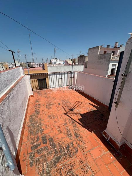 Foto 639462ff-d83b-4f1e-afb5-957ae5df6545. Casa aparellada a Morón de la Frontera