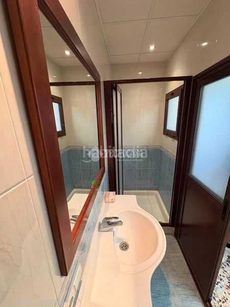 Foto f7859771-c25d-4285-8aaf-d85ba4b40714. Casa aparellada a Morón de la Frontera