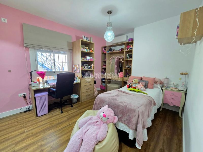 Foto 1488f5f0-22a2-4992-80a2-36a5db770937. Casa aparellada a Montellano