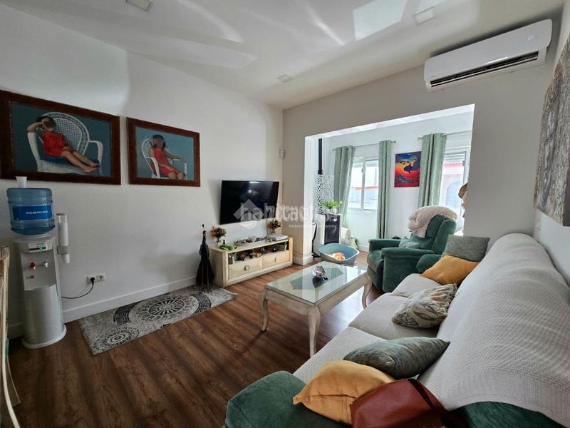 Foto 5cf8d7bc-c7da-44f8-9e78-852975173d5e. Casa aparellada a Montellano