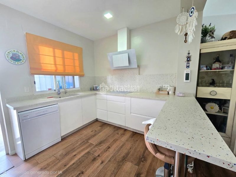Foto fabfaa23-a1a9-45c1-857a-fb23cbafcad7. Casa aparellada a Montellano