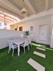 Maison jumelée à Morón de la Frontera. Casa en venta en morón de la frontera