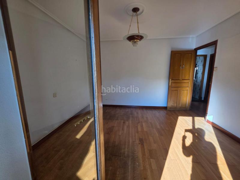Foto af5d9729-fcb9-4296-b876-2dfbd31dd14f. Casa adossada amb calefacció aparcament a Judimendi Vitoria - Gasteiz