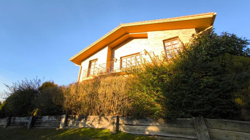 Foto a2da78e7-39fa-4a9a-bef5-d7ad1cba24f0. Casa  en venta en estíbaliz, 4 dormitorios. en Vitoria - Gasteiz