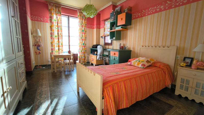 Foto b480f817-122c-4d3d-a72b-191ae9a4f02a. Casa  en venta en estíbaliz, 4 dormitorios. en Vitoria - Gasteiz
