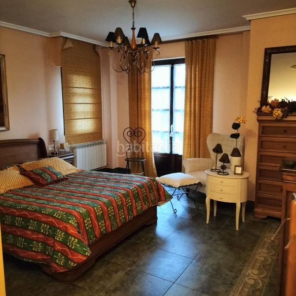 Foto e6fb75a3-3196-4254-b793-0e042f9820a3. Casa  en venta en estíbaliz, 4 dormitorios. en Vitoria - Gasteiz
