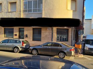 Casa  Calle santa trinidad. Planta baja en esquina  ahora esta como local, pero se puede cam