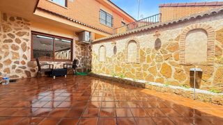 Doppelhaus in Portillo de Toledo. Casa en venta en portillo de toledo