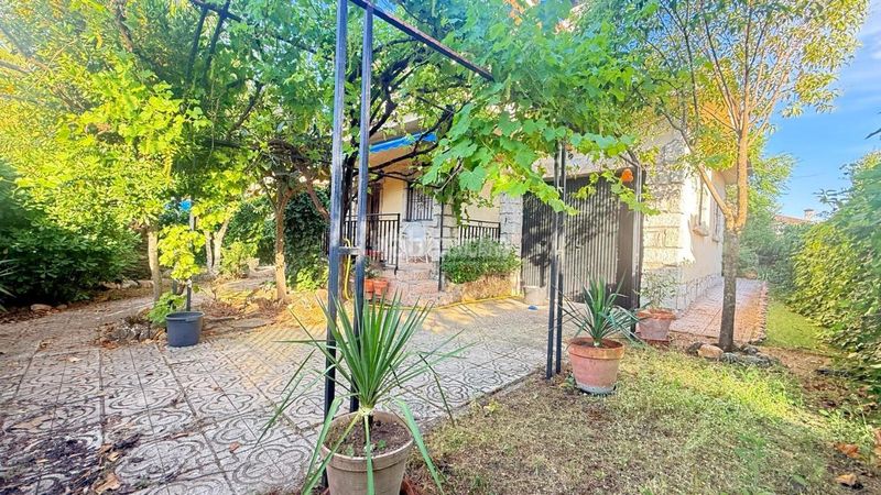 Foto 0e2af395-5938-4d60-9840-9e8b7d281594. Casa aparellada amb calefacció aparcament piscina a Camarena