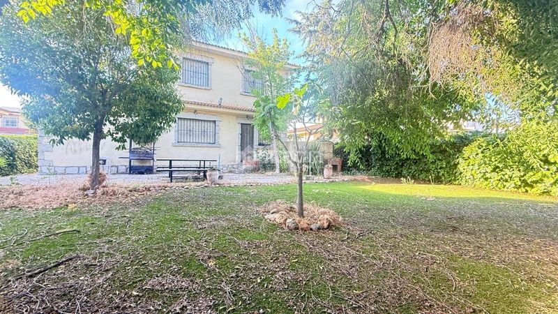Foto 3764c612-60f1-4220-b8b9-6a5cfc47be64. Casa aparellada amb calefacció aparcament piscina a Camarena
