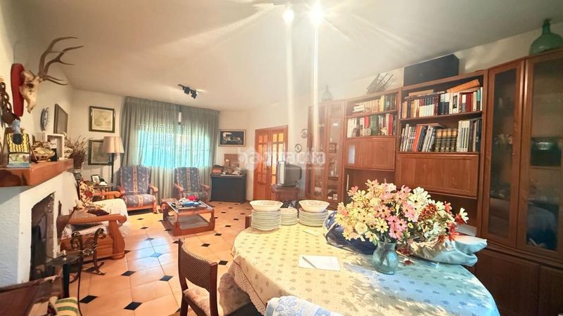 Foto 902d11a2-d6ec-4fb7-9459-87866d705e8b. Casa aparellada amb calefacció aparcament piscina a Camarena