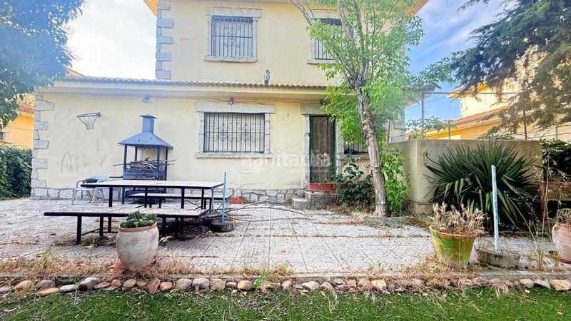 Foto a0567bf8-4dc5-4438-90f1-d7b52795f3dc. Casa aparellada amb calefacció aparcament piscina a Camarena