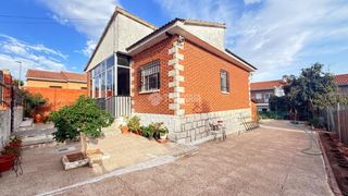 Haus in Novés. Casa en venta en novés
