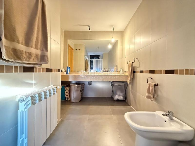 Foto b4790278-ccec-4b26-87b5-3f20cb175952. Casa bifamiliare con riscaldamento in Arcicóllar